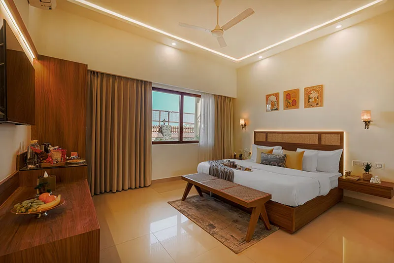 Bedroom with wall-mounted TV and wardrobe at Manovan Resort